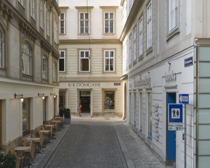 Domgasse, the narrow cobbled lane behind St Stephen's where Mozarthaus stands